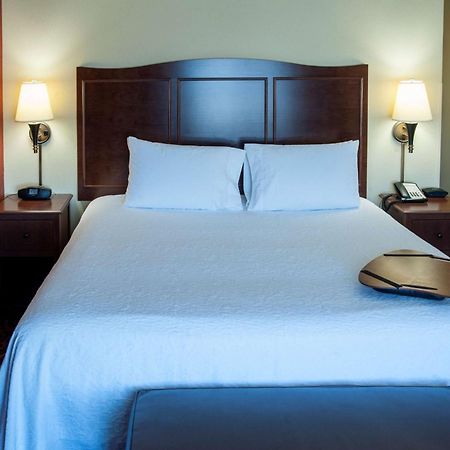 Hampton Inn & Suites Уотертаун Экстерьер фото