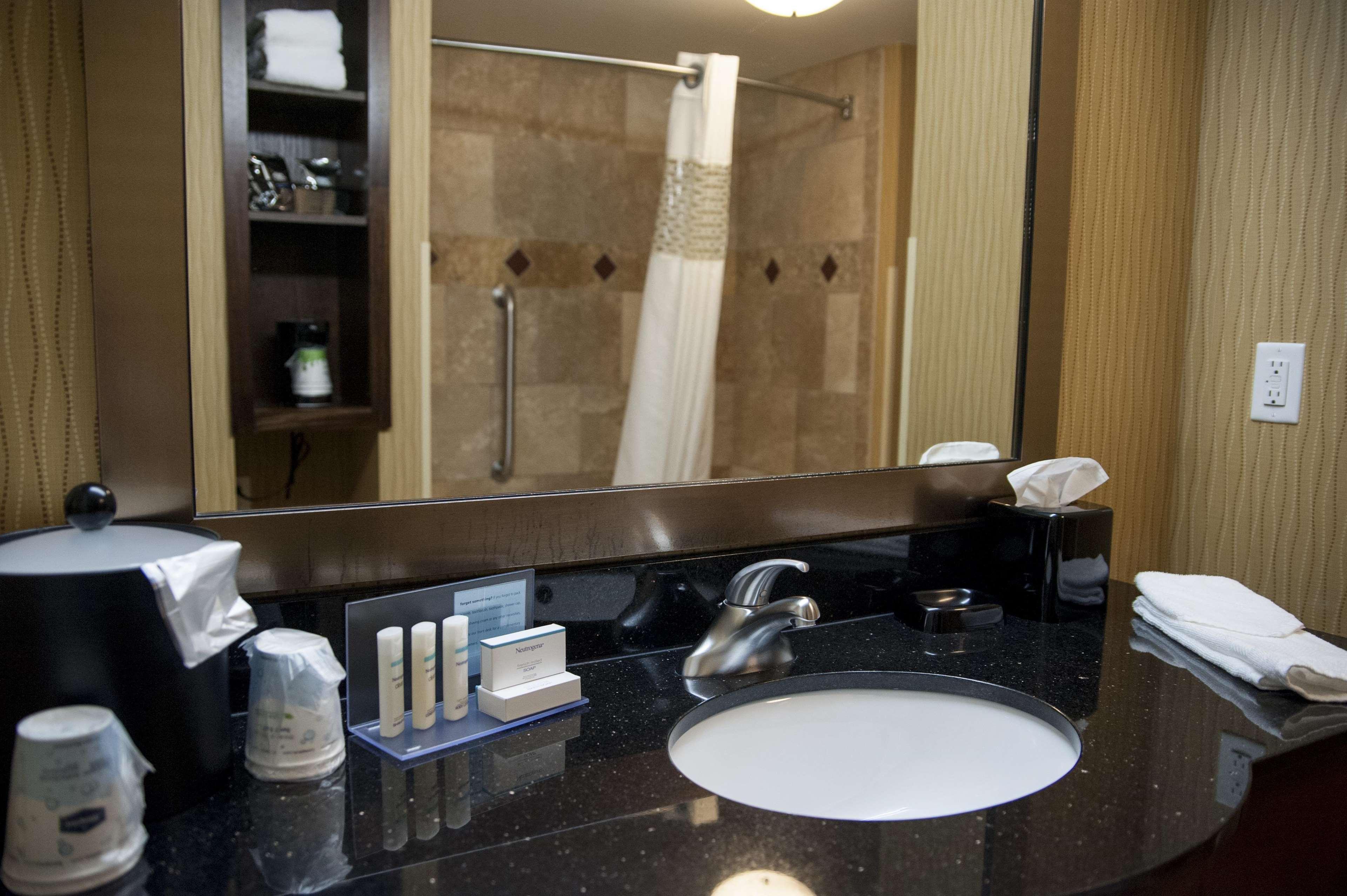 Hampton Inn & Suites Уотертаун Экстерьер фото