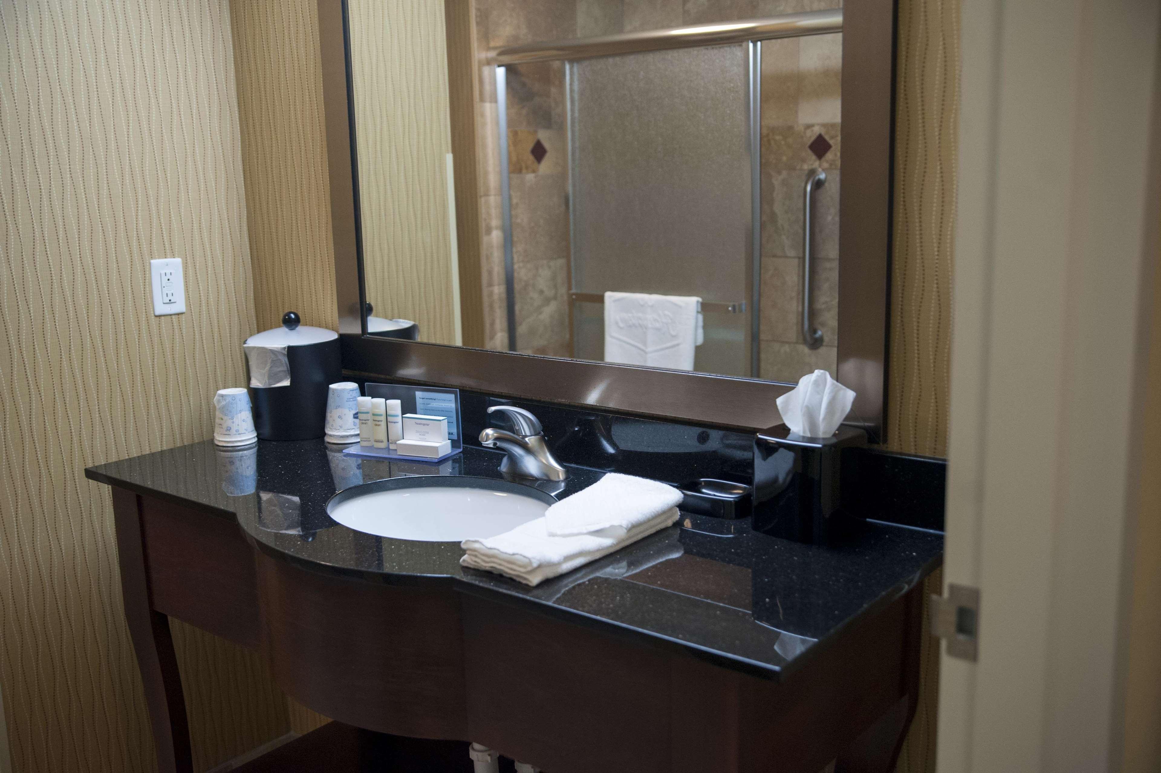Hampton Inn & Suites Уотертаун Экстерьер фото